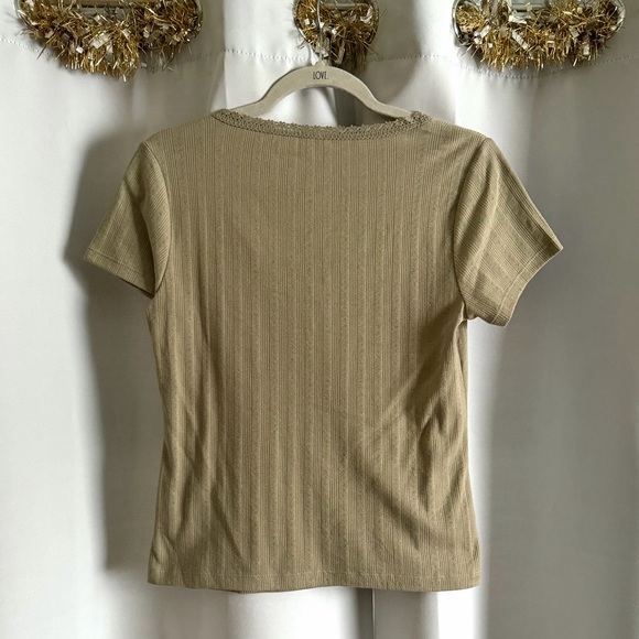 Women's Ribbed Short Sleeve Top - Picture 3 of 3
